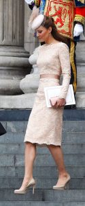 how to look elegant in lace