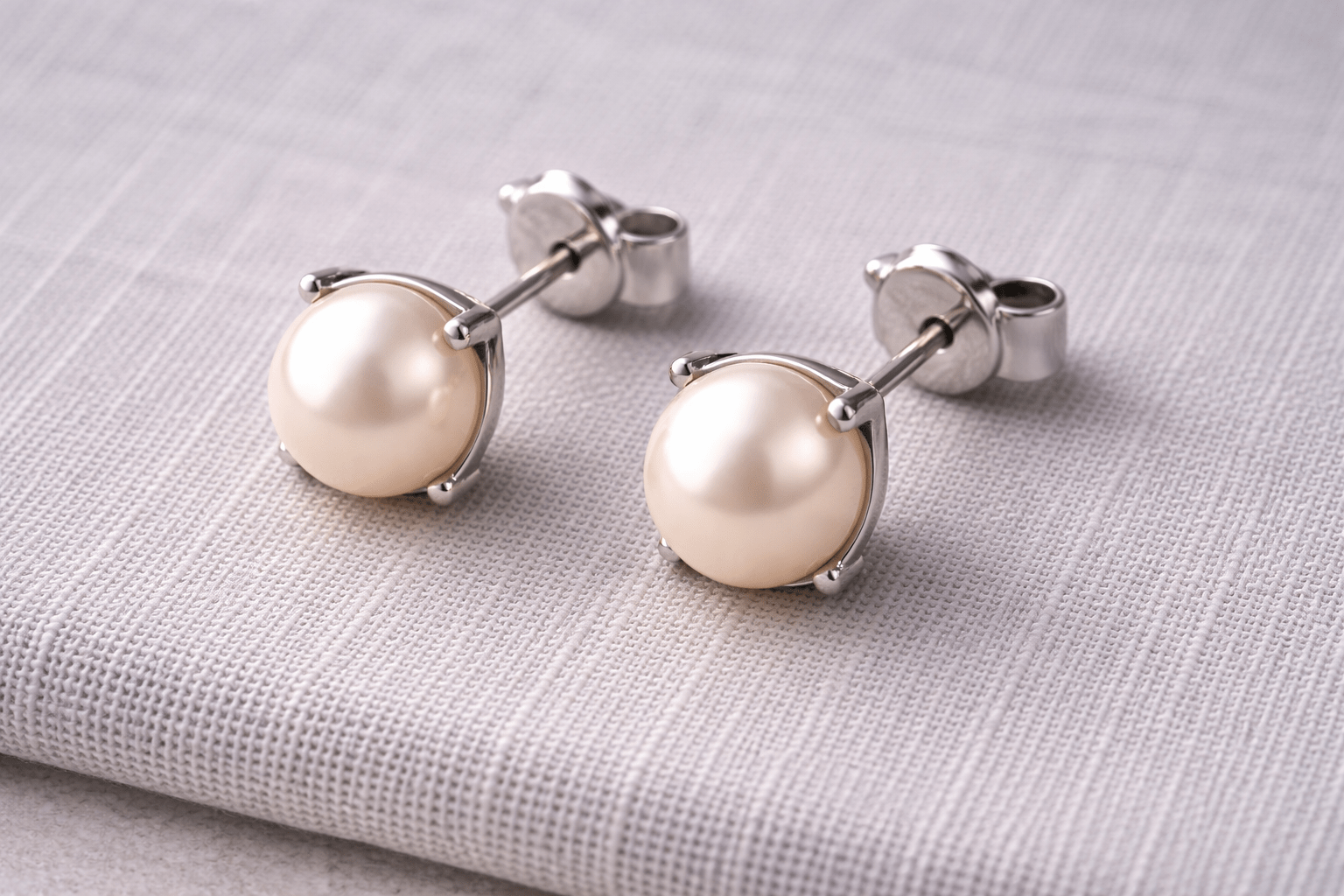 pearlsonly-blog-99-image-2-pearl - Hvidguld perleøreringe Moderne elegance - Perlesmykker - pearlsonly