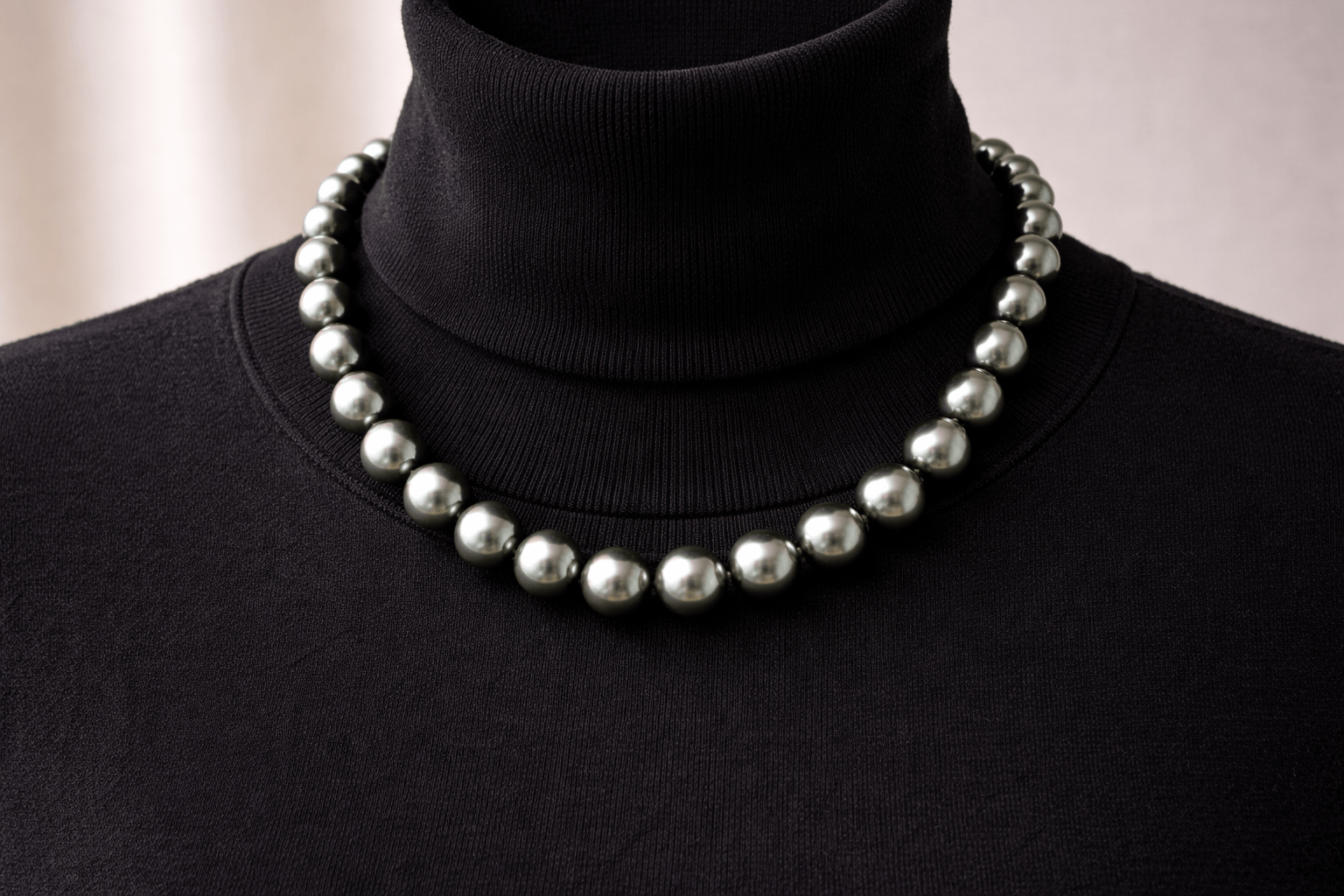 pearlsonly-blog-103-image-8-pearl - Styling af din tahitianske sorte perlekæde - Perle smykker - pearlsonly