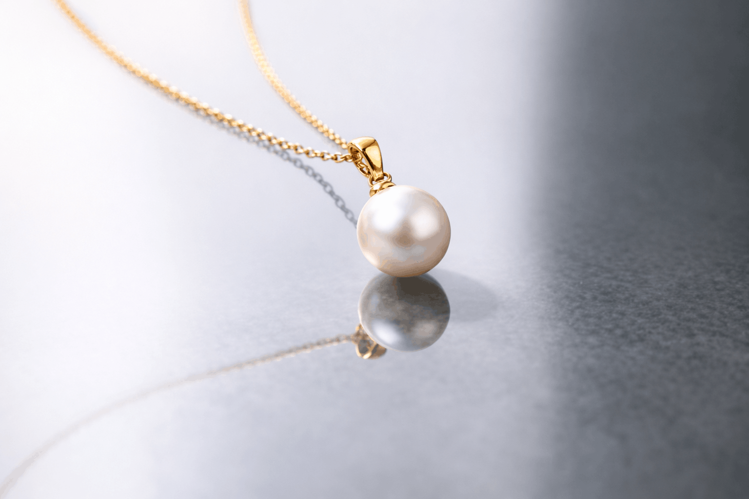 pearlsonly-blog-127-image-5-pearl - Perle-vedhæng på guldkæde - Perlesmykker - pearlsonly