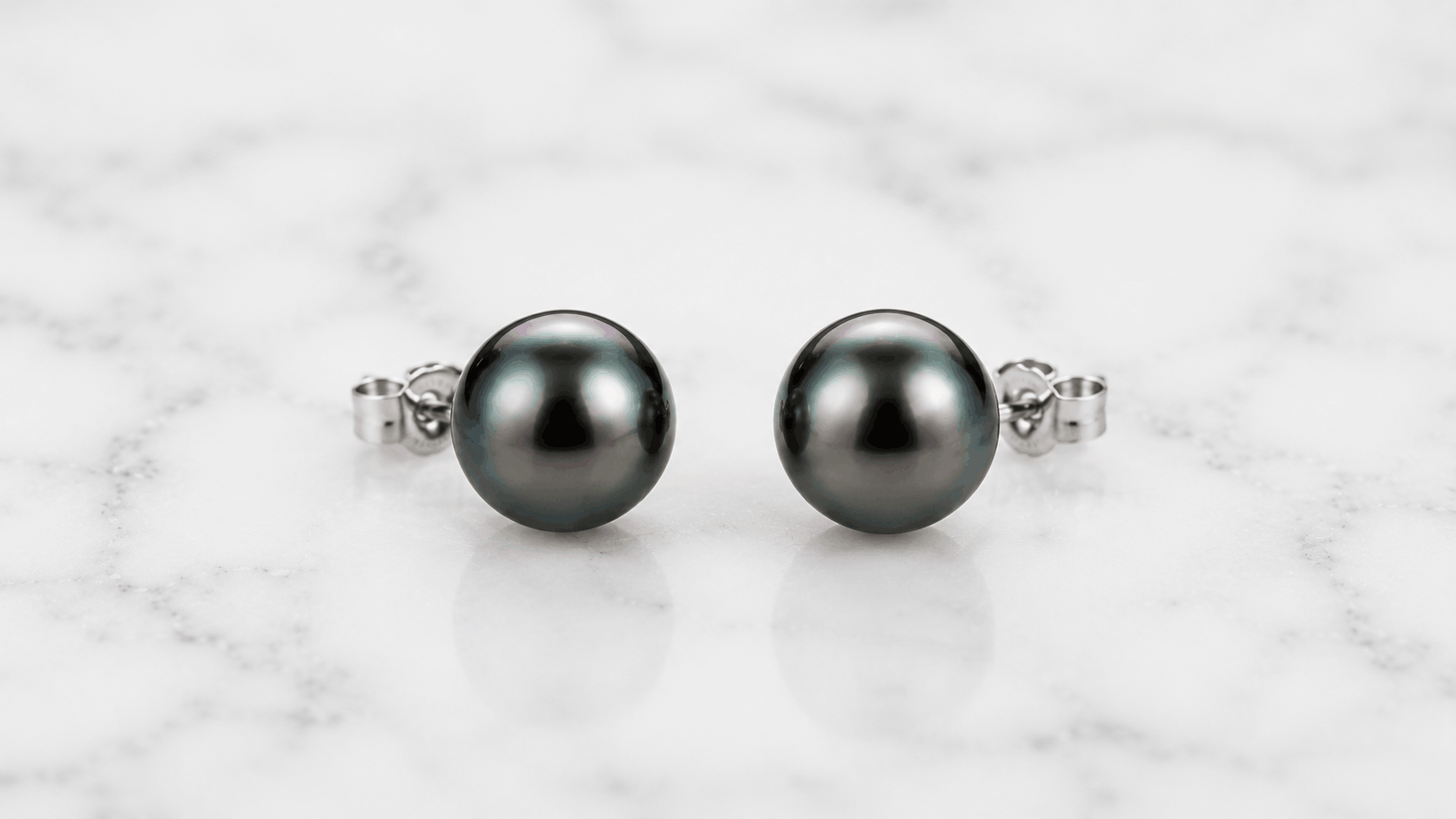 02. Black Pearl Stud Øreringe — Den daglige klassiker